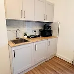 R3 Newly Renovated Luxury Studio In Harborne Lane By Queen Elizabeth Hospital