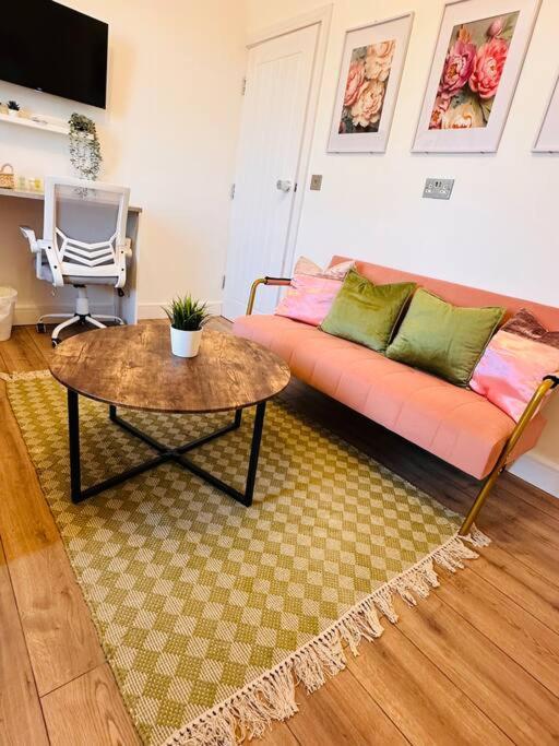 Apartment R3 Newly Renovated Luxury In Harborne Lane By Queen Elizabeth Hospital Birmingham